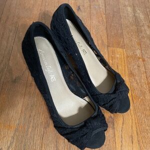 American Eagle black lace bow platform heels